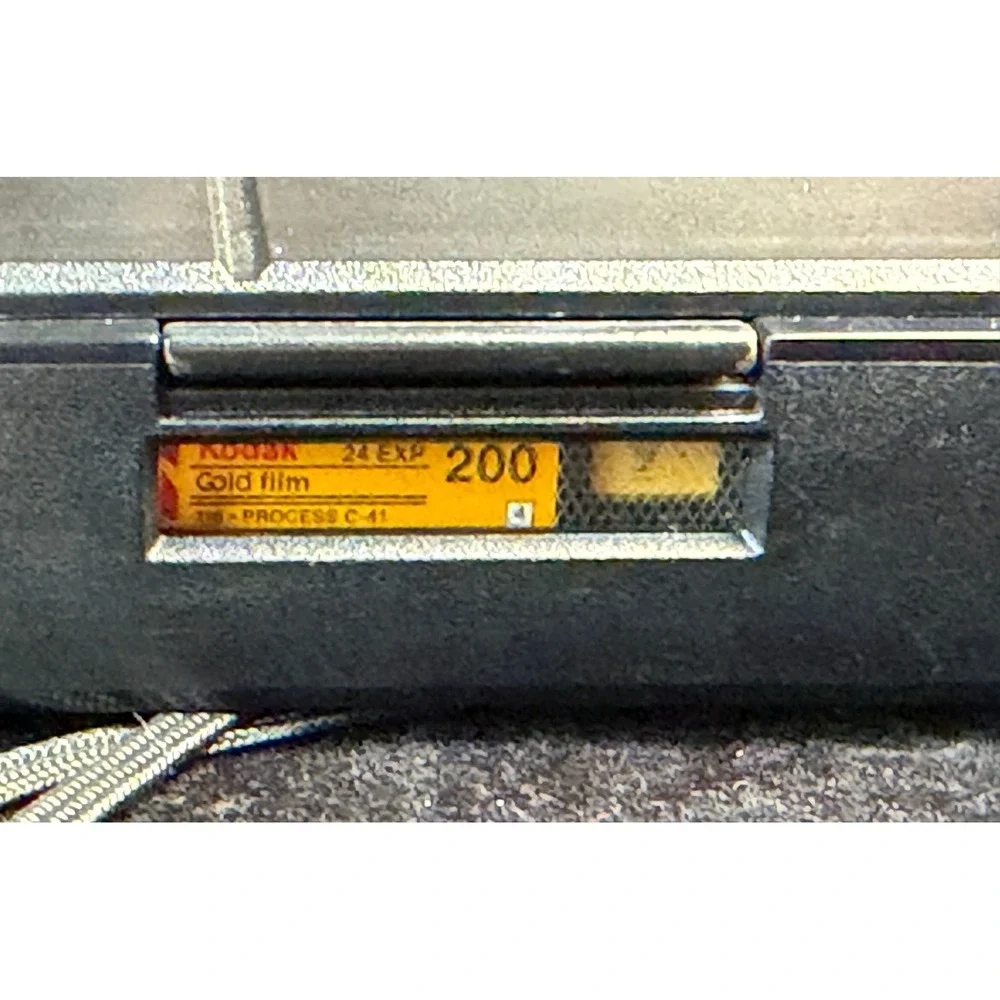 Vintage Vivitar 600 Pocket Camera: 110 Film Point and Shoot with Case, WORKS